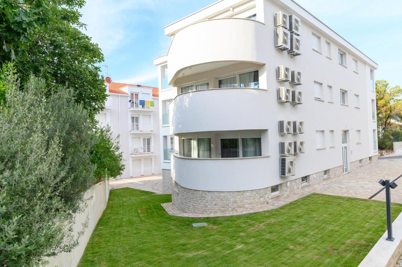 Malo More Resort Arbanija Εξωτερικό φωτογραφία