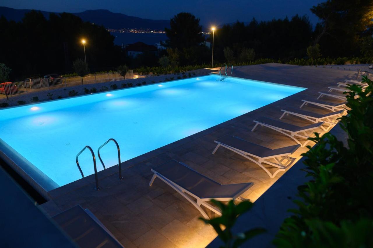 Malo More Resort Arbanija Εξωτερικό φωτογραφία