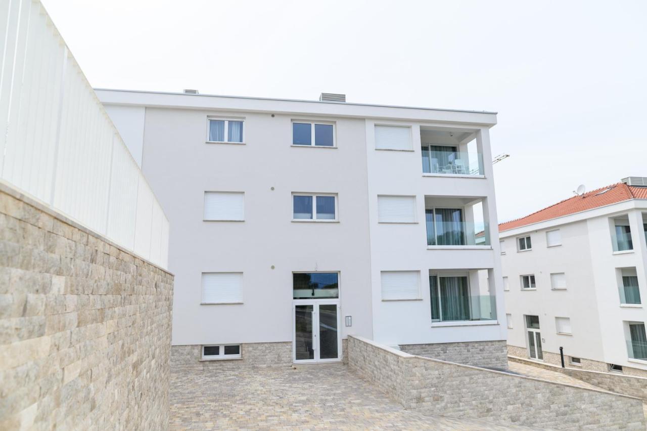 Malo More Resort Arbanija Εξωτερικό φωτογραφία