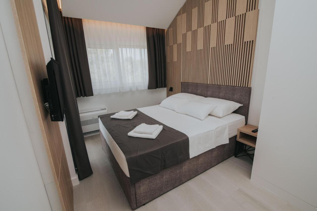 Malo More Resort Arbanija Εξωτερικό φωτογραφία