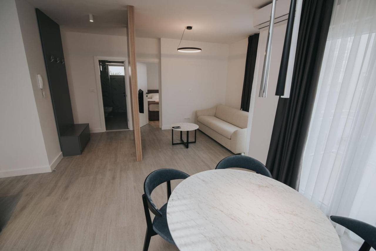 Malo More Resort Arbanija Εξωτερικό φωτογραφία